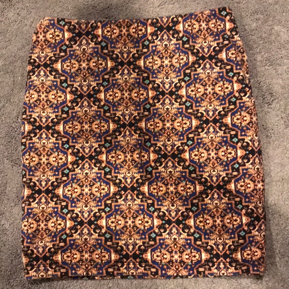Patterned mini skirt